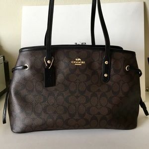 🌷Coach Drawstring Carryall In Signature NWT.